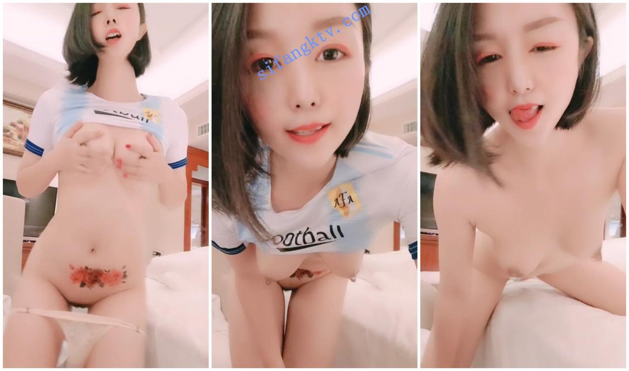 源码自录 半糖 卡卡翘臀 极品短发御姐门票房自慰秀 图 01