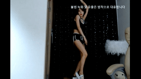 极品露脸 娜莉 短发美女 穿情趣套装小白鞋 全程蹦迪裸舞 图 01