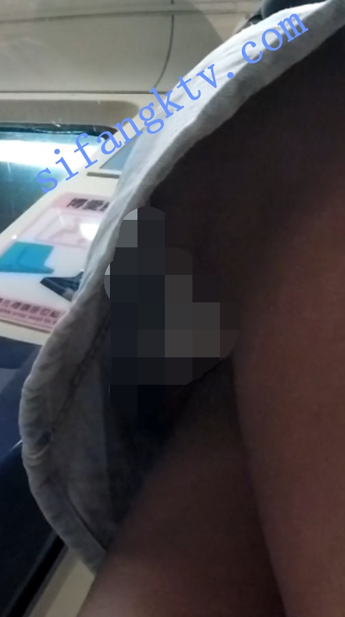 首发极品CD TW系列TW1235-牛仔裙短高颜值美女前后都抄底 图 03