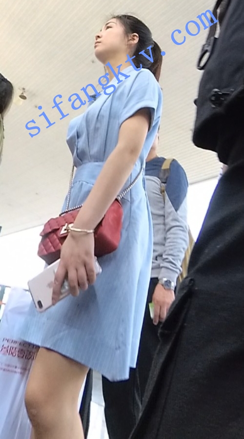 CD抄底 vis系列13-超长时间抄底蓝裙美女灰色内裤鲍鱼明显 图 02