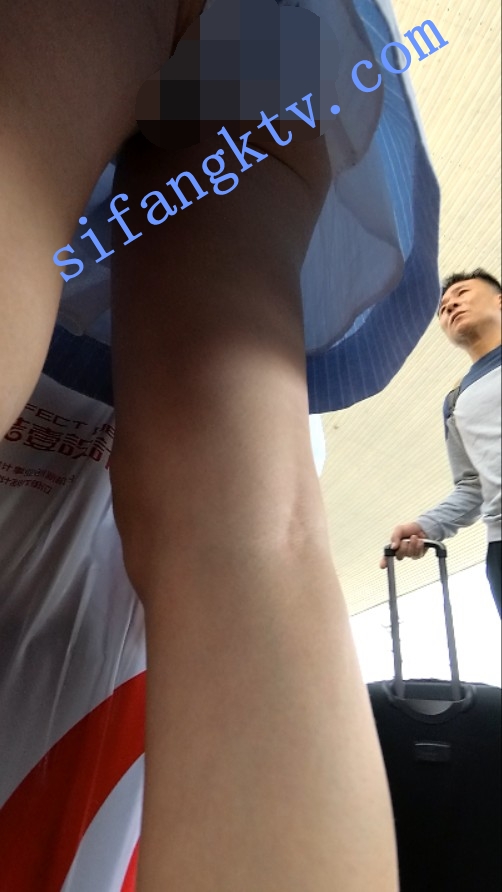 CD抄底 vis系列13-超长时间抄底蓝裙美女灰色内裤鲍鱼明显 图 04
