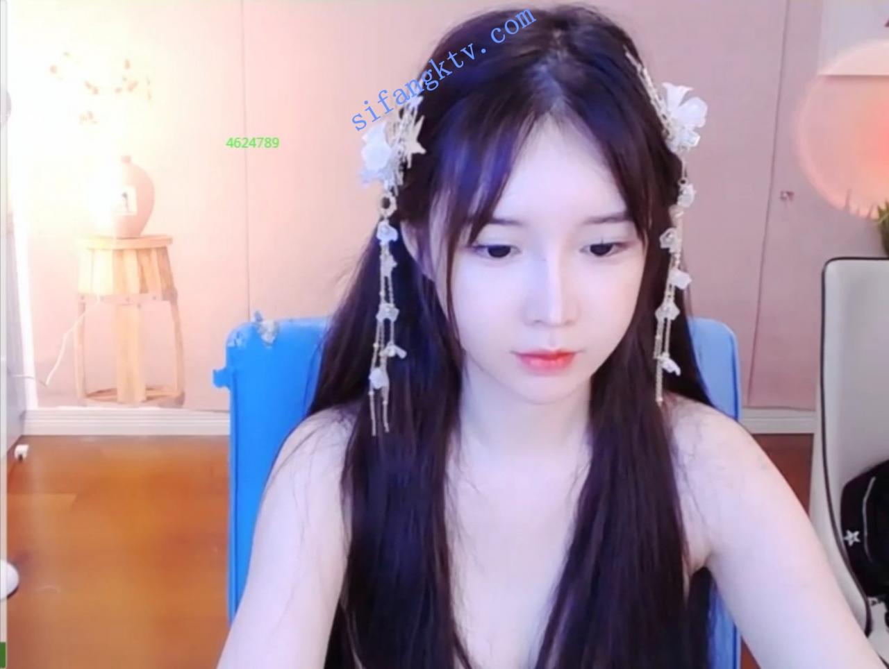 绝美女神 包包恩/你的少女 道具大秀,美的不可方物! 图 01