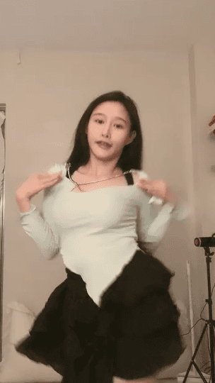 樱桃 顶级绿播女神~尺度升级~道具自慰抠逼~完全放飞~ 图 02