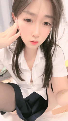 19岁JK少女~ 小糖丸 年纪轻轻性欲超级强~自慰喷水~爆浆 图 01