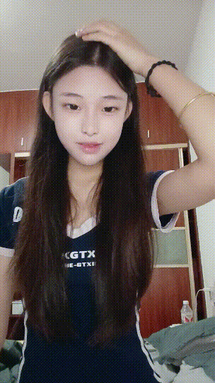 兄弟们!顶级校花回归!美到爆~ 草莓真好吃 道具自慰~爽 图 01