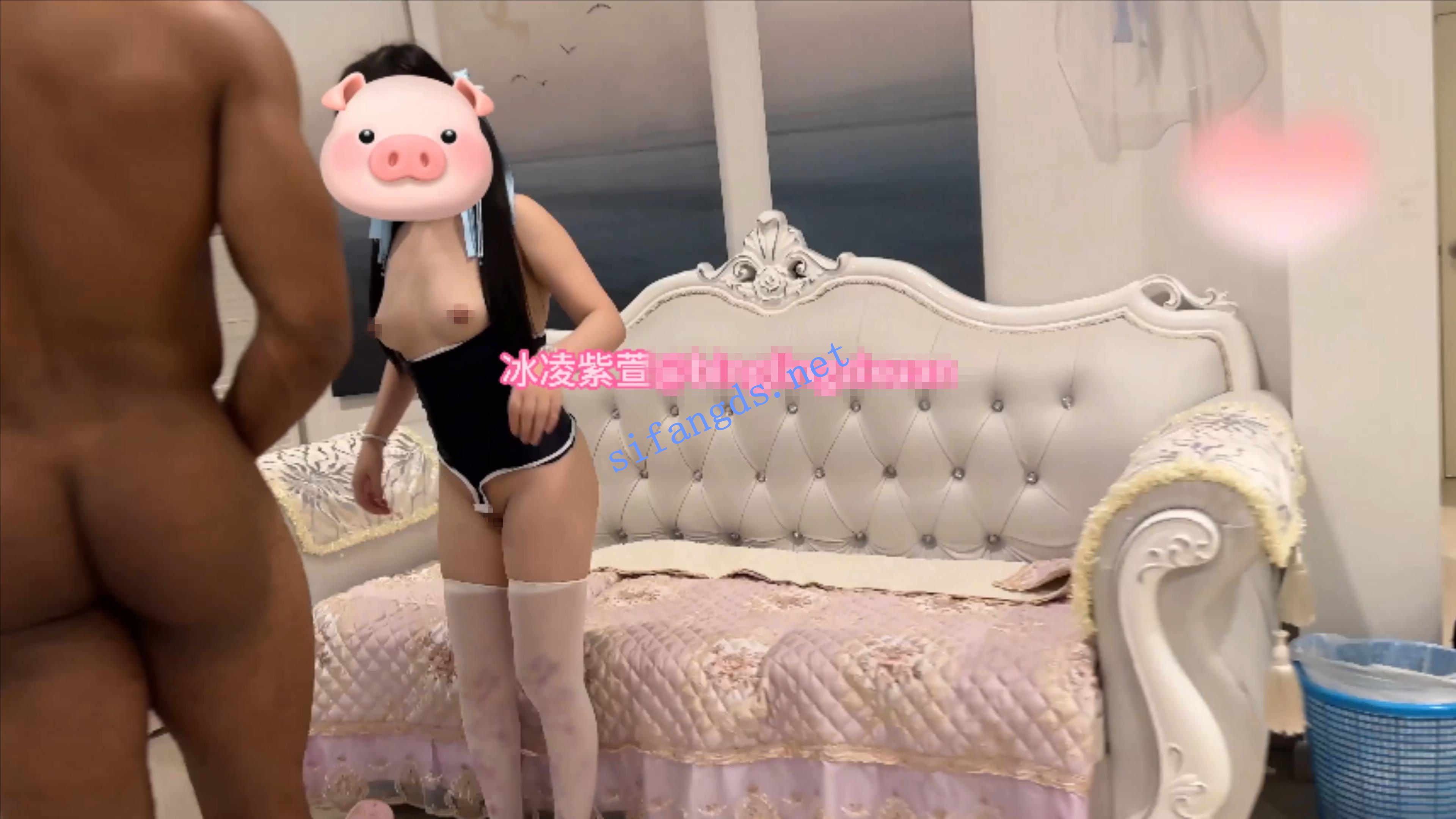 极品绿帽媚黑萝莉淫妻 冰凌紫萱 最新大老黑第三视角 图 01