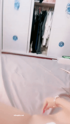 √ 馒头包包 超可爱长腿校花女神!户外真空~自慰狂喷~骚 图 01