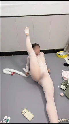 顶级大学舞蹈生 小乔(以安 】11月VIP最新大尺度裸舞 图 03