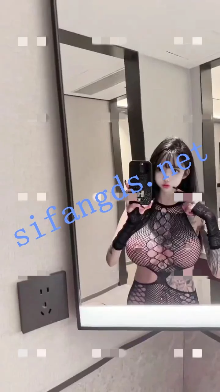 重磅核弹 抖音超高颜值女神 祎祎Vixen 高价福利 图 03