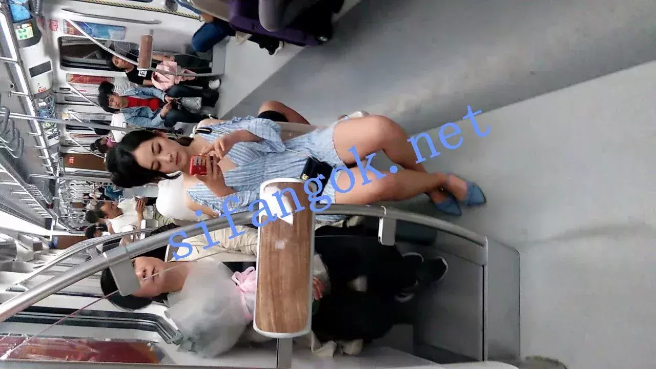 ✅ 机场大师级系列 街拍抄底各种极品美女小姐姐大合集 图 01