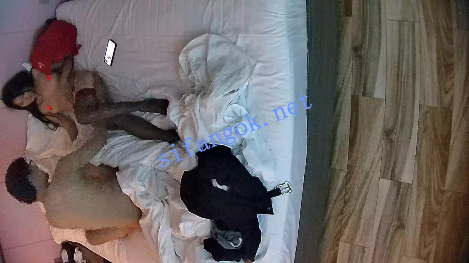 ❤️20260607❤️极品美女穿上黑丝被男友把内裤塞嘴里掐脖操 图 08
