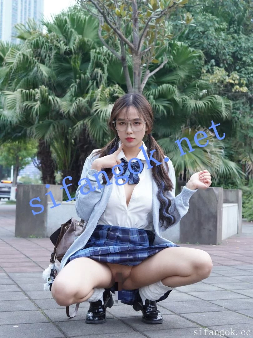 推特嫩模♐Ceason Photography 大尺度JK人前露出套图 阴毛很骚 图 02