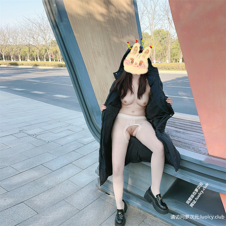 西萌工作室 – [萝莉柚柚] 40分钟 露脸定制 公寓露出商场 [16P4V-5.99G]